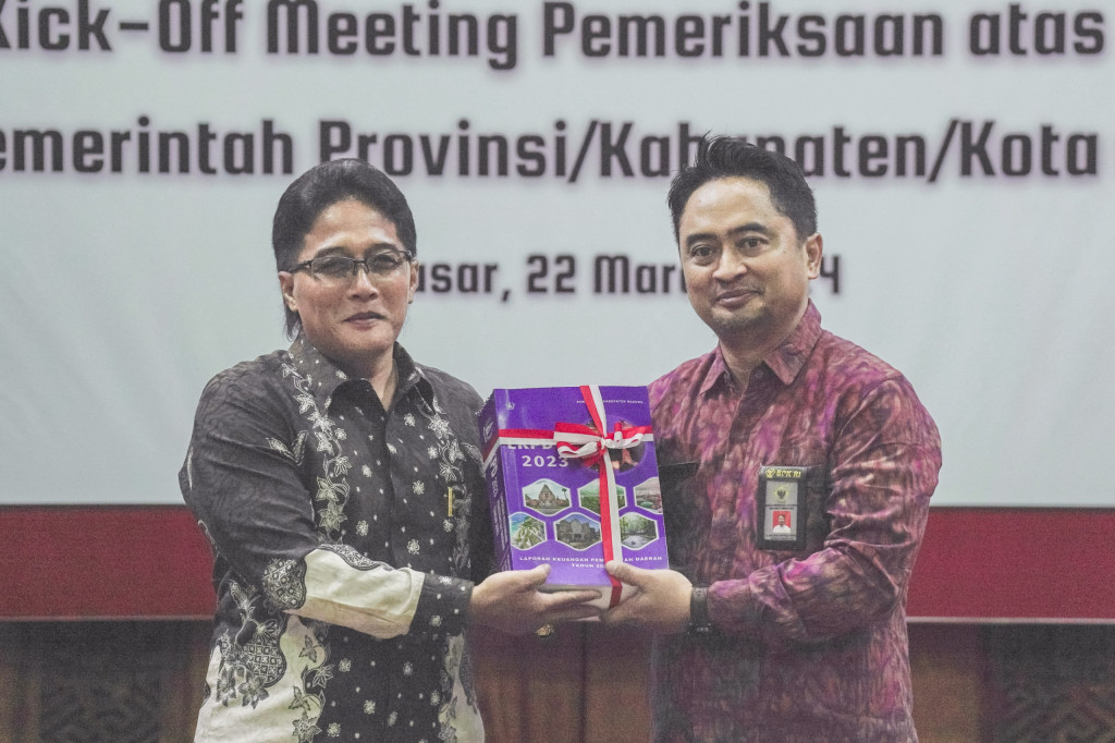 Bupati Badung Serahkan LKPD Unaudited Tahun 2023 kepada BPK RI